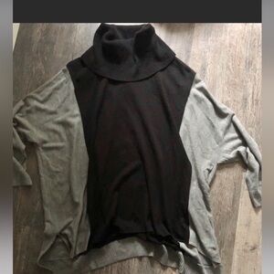 NWT SUSAN GRAVER OVERSIZED LIGHT WEIGHT SWEATER